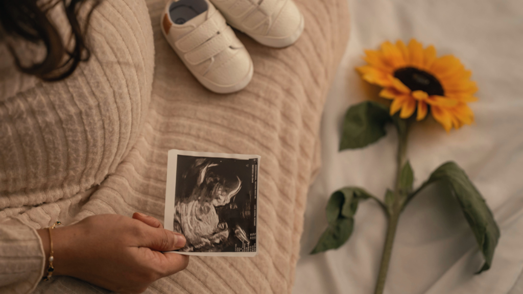 communication intuitive bébé grossesse maternité connexion lien parent - enfant in utero connexion message